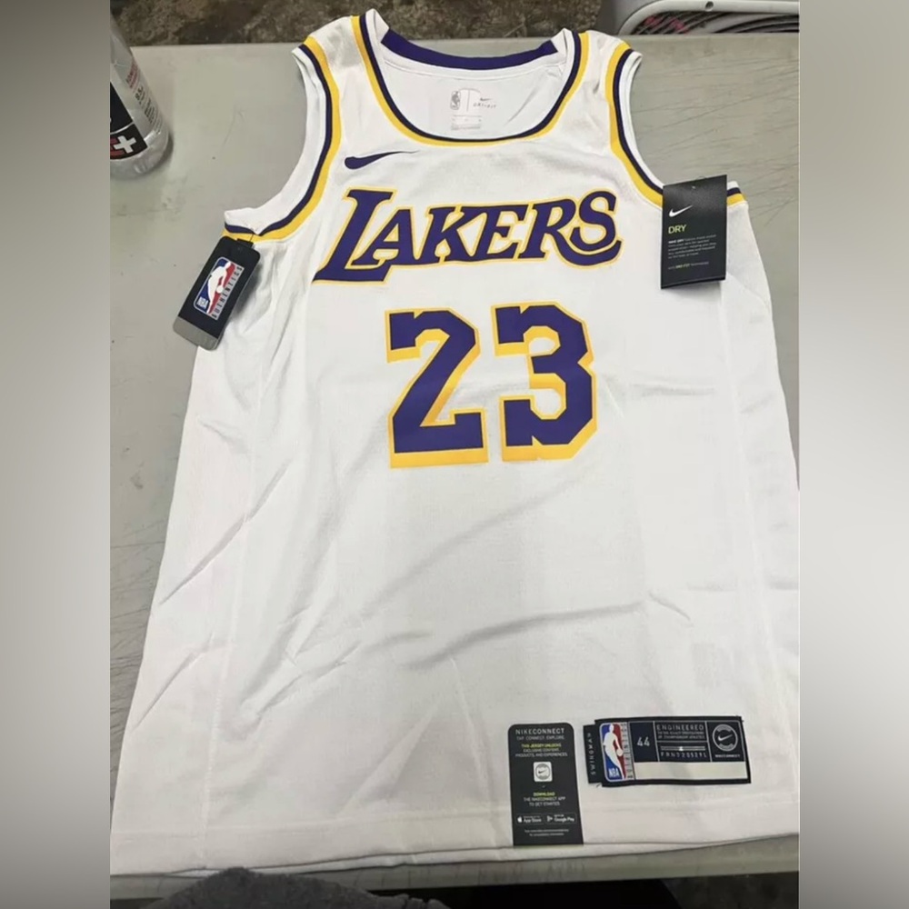 Los Angeles Lakers LeBron James Nike White Swingman Jersey - Association Edition